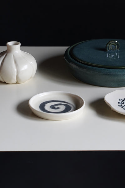 SPIRAL BLACK PORCELAIN INLAY DISH