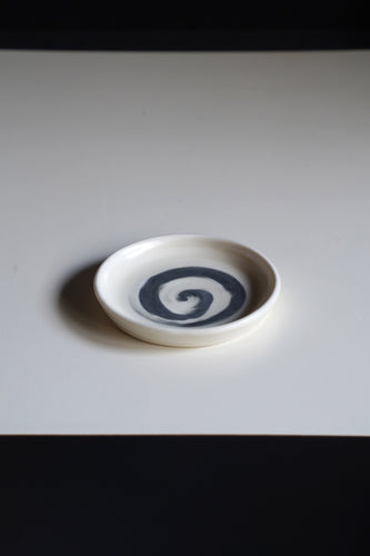 SPIRAL BLACK PORCELAIN INLAY DISH