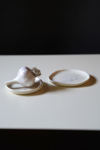 HAND PAINTED GARLIC DISH